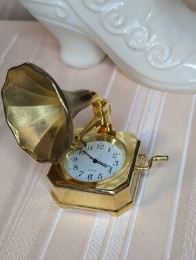 Vintage Gold Gramophone Mantel Clock Phonograph Desk Shelf